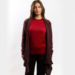 The Isabela cardigan is a long cardigan made of high-quality melange yarn, admired for its lightweight, flowing cut. The soft shawl collar adds extra comfort and an elegant touch, making it suitable for both everyday wear and special occasions. It is available in several color shades that can be easily combined with different outfits. Thanks to its versatility, it is an excellent choice for transitional days or as a warmer layer in cooler weather.