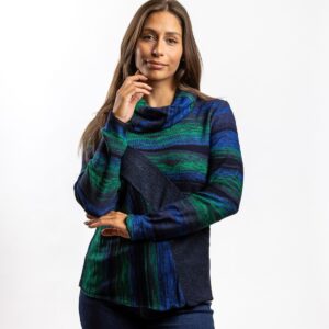 The Arnetta sweater is a cozy wool sweater made from gradient knit fabric, admired for its beautiful color transitions and modern look. Its distinctive feature is the detachable collar, which stylishly replaces a scarf while providing extra warmth and practicality. Thanks to its unique design, the pullover is suitable for both everyday wear and more special occasions, combining warmth, comfort, and refined style.