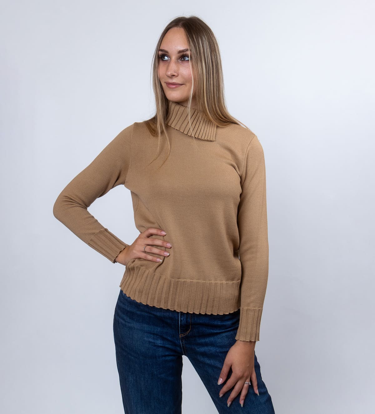 Ženski pulover Iris iz 100 % volne je izjemno mehak in prijeten ter ne pika. Pletenine Špenko