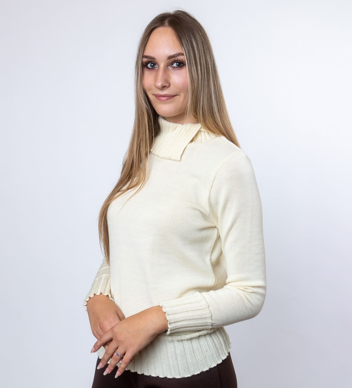 Ženski pulover Iris iz 100 % volne je izjemno mehak in prijeten ter ne pika. Pletenine Špenko
